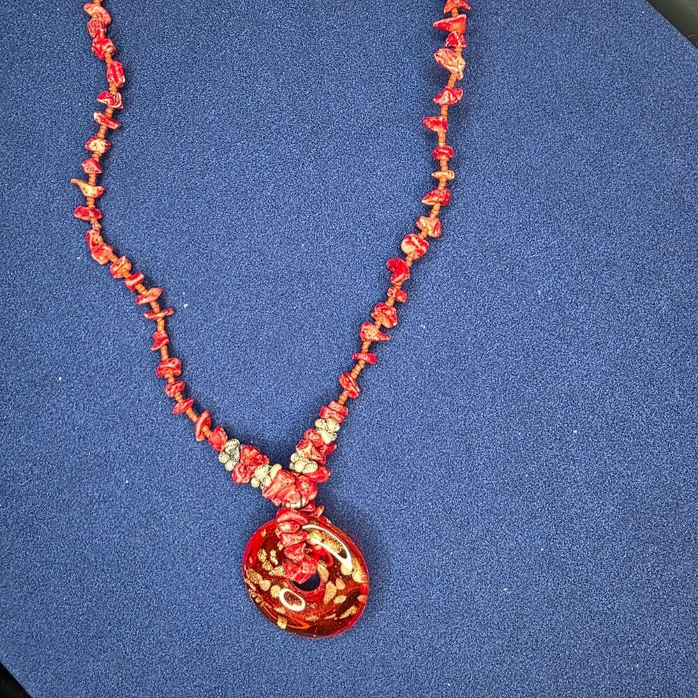Vintage Red Blown Glass Pendant Stone Beaded Necklace Gold Tone 506 - Picture 3 of 11